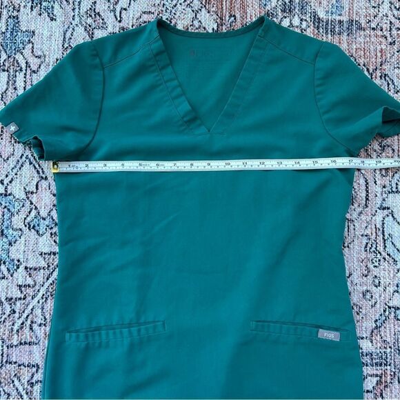 Casma Three-Pocket Scrub Top in Limited Edition Kelly Green XXS Medical Uniform - Picture 5 of 9
